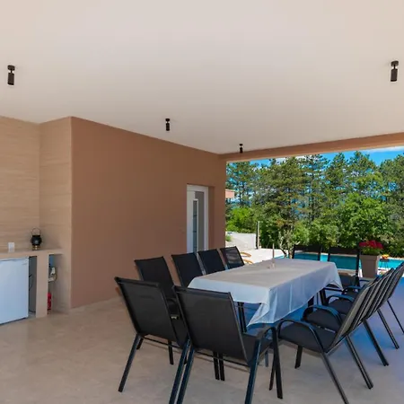 فيلة Forest Idyll By Guide