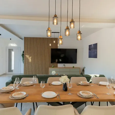 فيلة Forest Idyll By Guide Krivodol