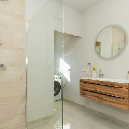 فيلة Forest Idyll By Guide